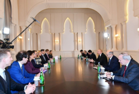 Ilham Aliyev a reçu une délégation conduite par la commissaire européenne chargée de l'énergie