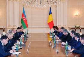  Ilham Aliyev et Klaus Iohannis ont eu un entretien élargi aux délégations 