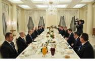  Un banquet officiel offert en l’honneur du président roumain Klaus Iohannis 