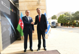  Les ministres des Affaires étrangères de l'Azerbaïdjan et d'Israël s'entretiennent à Jérusalem 