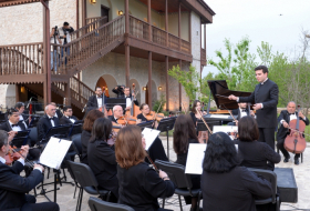  L’Orchestre symphonique d'Etat d'Azerbaïdjan se produit dans le cadre du Festival de musique international à Choucha -  Photos  