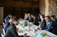   Le président Ilham Aliyev participe à une table ronde consacrée à la sécurité énergétique à Chisinau  