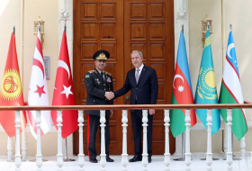  Le ministre azerbaïdjanais de la Défense remercie son ancien homologue turc 