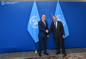  Djeyhoun Baïramov s'entretient avec le Secrétaire général de l'ONU 