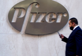 Pfizer accuse une perte au T3, lourde charge sur les produits COVID