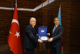   Le ministre azerbaïdjanais de la Défense s'est entretenu avec son homologue turc  