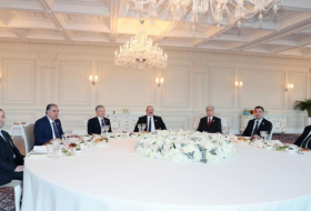   Un dîner officiel donné en l’honneur des chefs d’Etat et de gouvernement ayant participé au Sommet du SPECA  