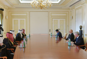  Le président Ilham Aliyev rencontre le ministre saoudien du Hajj et de la Omra - Mise à Jour