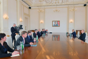 Le président Ilham Aliyev s'entretient avec le directeur général du Comité oriental de l’économie allemande 