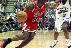 Nouveau record pour Michael Jordan : six baskets vendues 8 millions de dollars