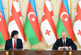   Ilham Aliyev et Irakli Kobakhidze font des déclarations à la presse  