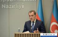  Les ministres des Affaires étrangères azerbaïdjanais et russe s'entretiennent par téléphone 