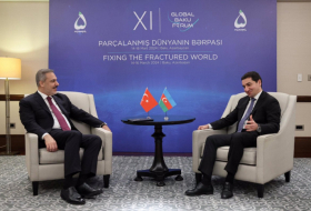   L'assistant du président azerbaïdjanais rencontre le ministre turc des Affaires étrangères  