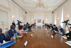 Les présidents azerbaïdjanais et congolais tiennent une réunion élargie aux deux délégations 
