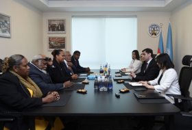  La délégation du Congrès de Nouvelle-Calédonie visite le Bureau du Groupe d'Initiative de Bakou  