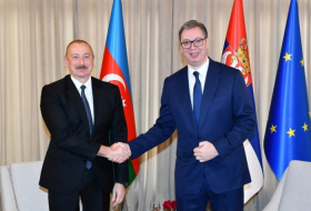   Le président serbe Aleksandar Vucic donne un coup de fil au président Ilham Aliyev  