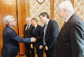 Sarkissian a discuté avec les coprésidents de la réunion avec Aliyev
