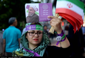 Les Iraniens élisent leur président: Rohani et Khamenei voté