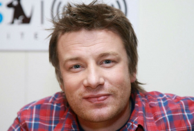 Le chef cuisinier Jamie Oliver met du chorizo dans sa paella et provoque la colère des Espagnols