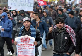 Calais: un groupe de migrants s`invite sur un ferry et bloque le port