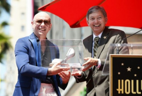 Le rappeur Pitbull reçoit une étoile sur le Hollywood Walk of Fame