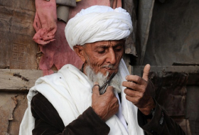 Tadjikistan : les autorités rasent 13 000 hommes barbus pour combattre l`islam radical