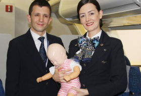 Les stewards de la compagnie  Turkish Airlines sauvent la vie d`un bébé de 21 mois