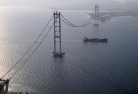 Turquie: pose du premier tablier (plate-forme) du 4e plus grand pont suspendu du monde