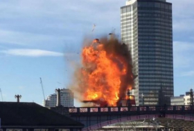 Londres: un bus explose au beau milieu de la ville Vidéo