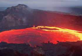 Les impressionnantes images d'un volcan entrant en éruption à Hawaï - VIDEO