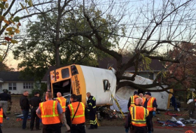 Etats-Unis: au moins cinq morts dans la sortie de route d`un bus scolaire