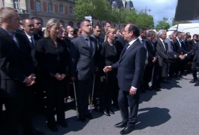 Hommage aux victimes de Magnanville: un policier refuse de serrer les mains de Valls et Hollande