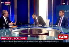 Turquie: Un journaliste tombe évanoui pendant une émission - VIDEO