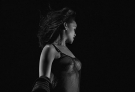Rihanna extrêmement sensuelle dans le clip  - VIDÉO