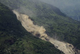 Des glissements de terrain font trois morts au Népal