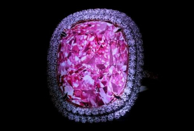 Un diamant rose adjugé pour 28,7 millions de francs à Genève
