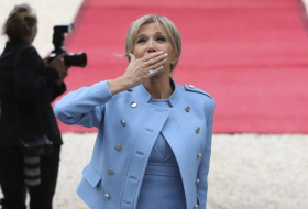Jackie Kennedy, Melania Trump, Brigitte Macron... Pourquoi des robes bleues?