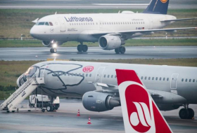 Lufthansa lâche Niki et cloue ses avions au sol