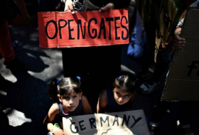 En Grèce, des enfants syriens attendent de revoir leur mère réfugiée en Allemagne