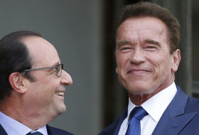 Arnold Schwarzenegger à François Hollande: `We love you`