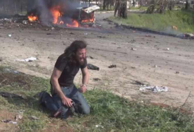 Carnage en Syrie : l'image d'un photographe en larmes émeut la Toile
