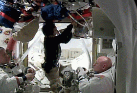 Deux astronautes sortent plus de 7 heures dans l`espace pour réparer l`ISS