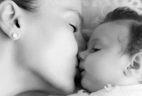Embrasser son enfant sur la bouche: pour ou contre?