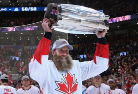Hockey: le Canada sacré champion du monde