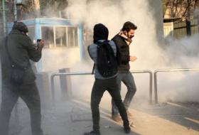 Iran : 450 personnes arrêtées à Téhéran depuis samedi