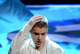Justin Bieber met à coup de poing à un fan avant un concert - VIDEO