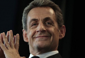 Sarkozy propose une réunion avec Fillon et Juppé `pour trouver une voie de sortie`
