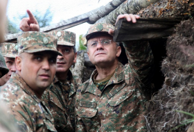 Le ministre arménien de la Défense a visité les territoires occupés de l`Azerbaïdjan