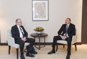 Davos: le président de la République rencontre le PDG de Statoil Eldar Sætre