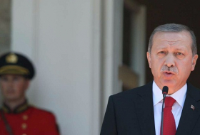 Erdogan se recueille sur les lieux de l`attentat d`Ankara